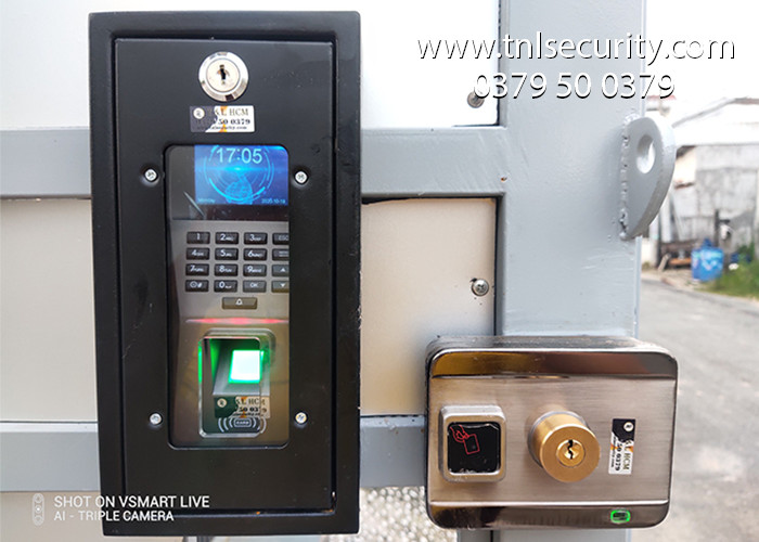 Thuc-hien-lap-dat-khoa-van-tay-cho-nha-trọ-tai-khu-vuc-tai-quan-9